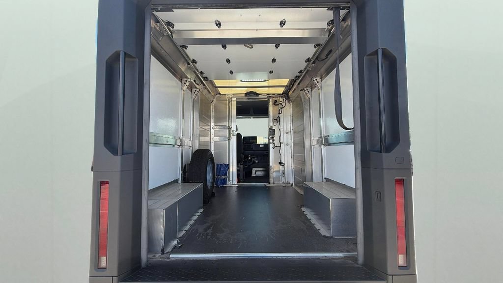 Used 2024 Chevrolet Brightdrop 400 w/ Commercial Equipment Package AWD/4WD image 26
