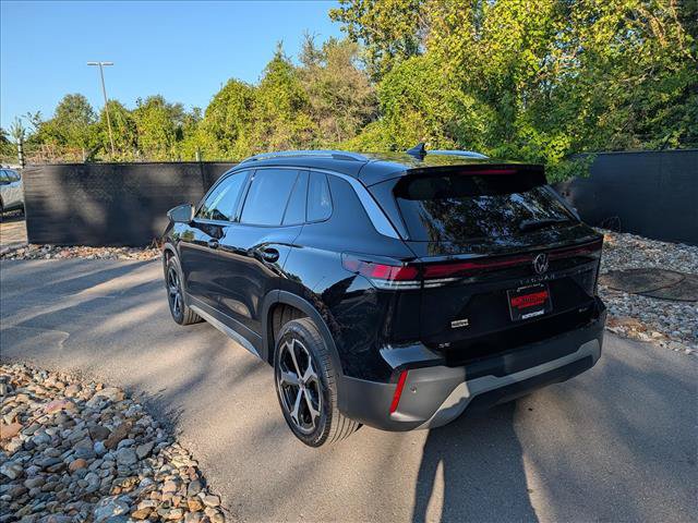 Certified 2025 Volkswagen Tiguan SE AWD/4WD image 3