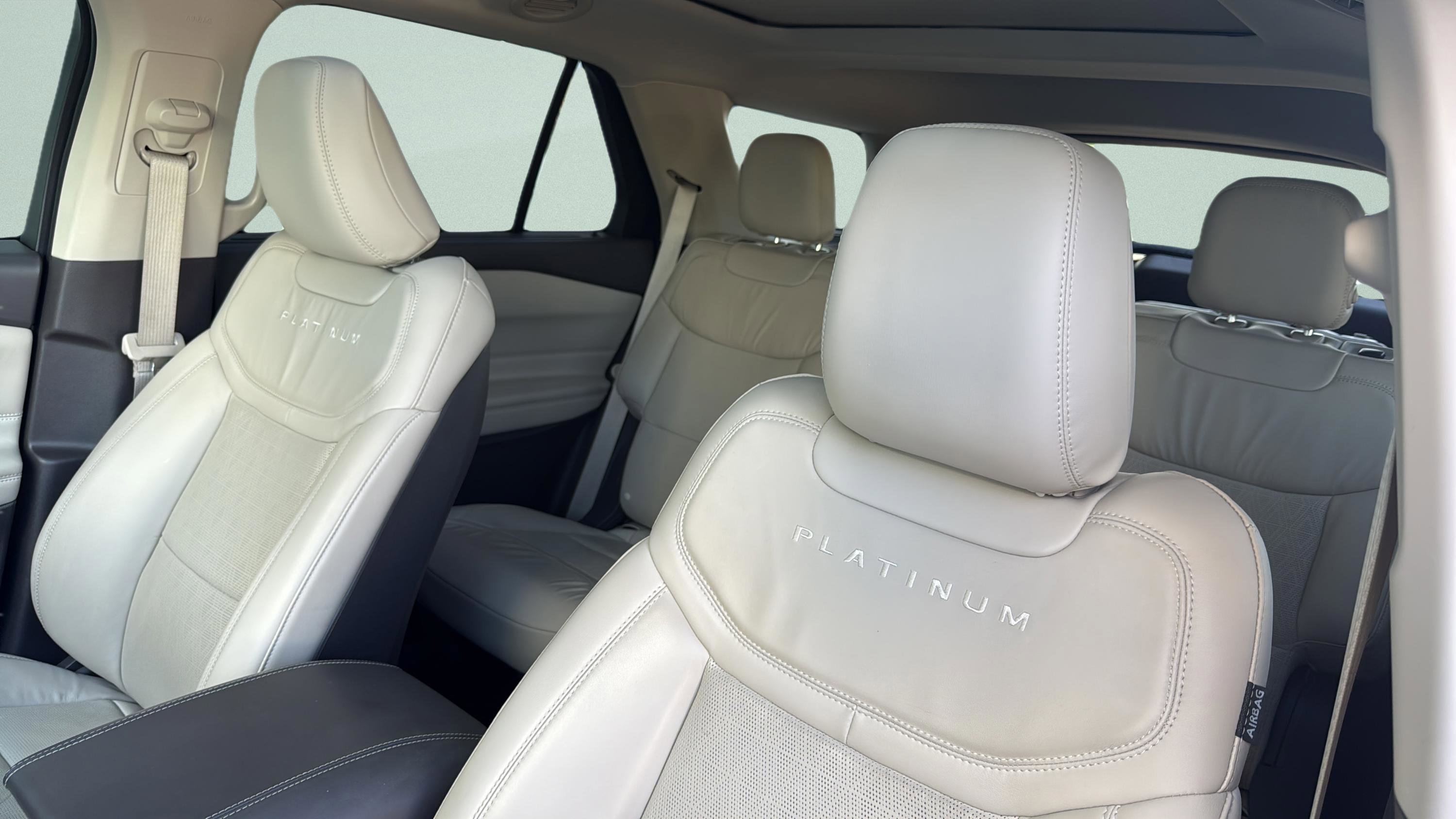 Used 2020 Ford Explorer Platinum w/ Premium Technology Package image 26