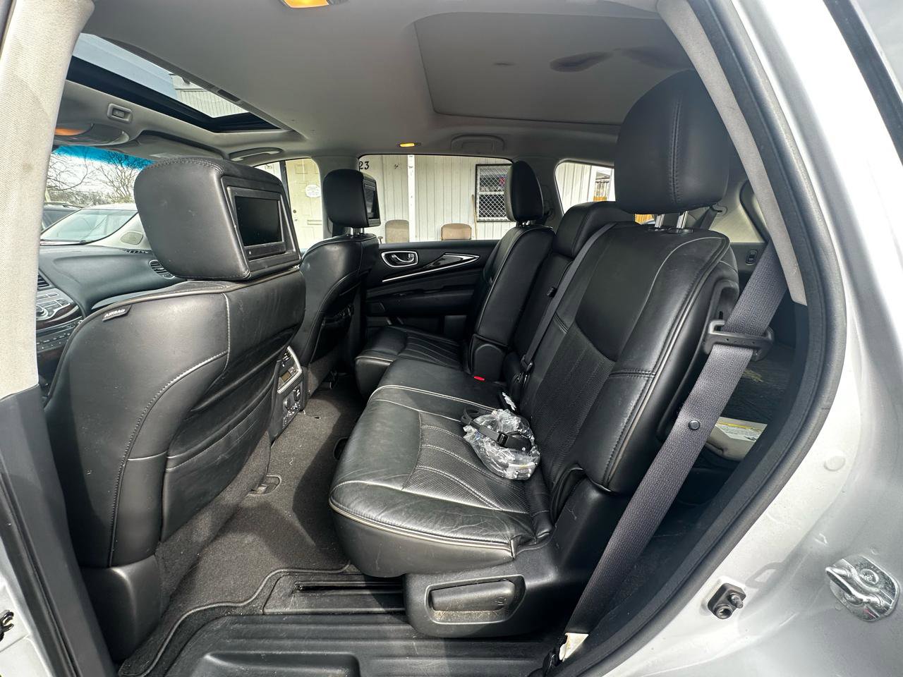 Used 2013 INFINITI JX35 AWD w/ Premium Pkg image 8