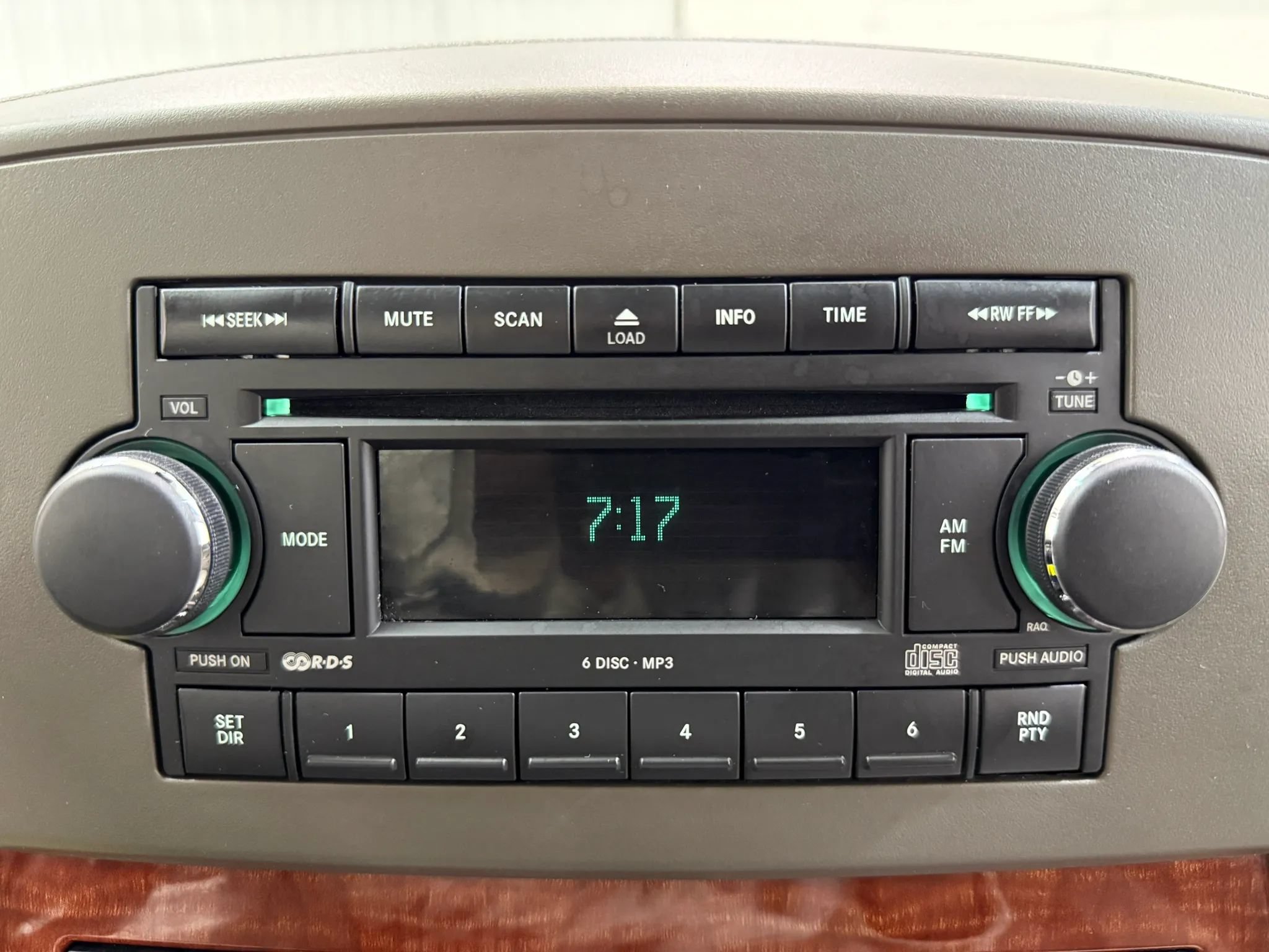 Used 2005 Jeep Grand Cherokee Limited AWD/4WD image 23