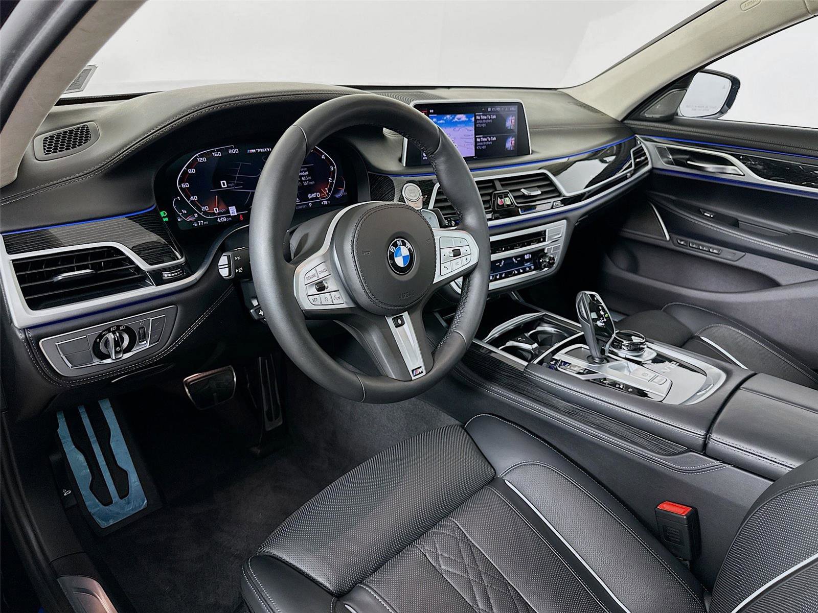Used 2021 BMW M760i xDrive image 9