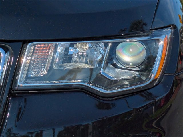 Used 2019 Jeep Grand Cherokee Laredo w/ 18" Wheel & 8.4" Radio Group image 9