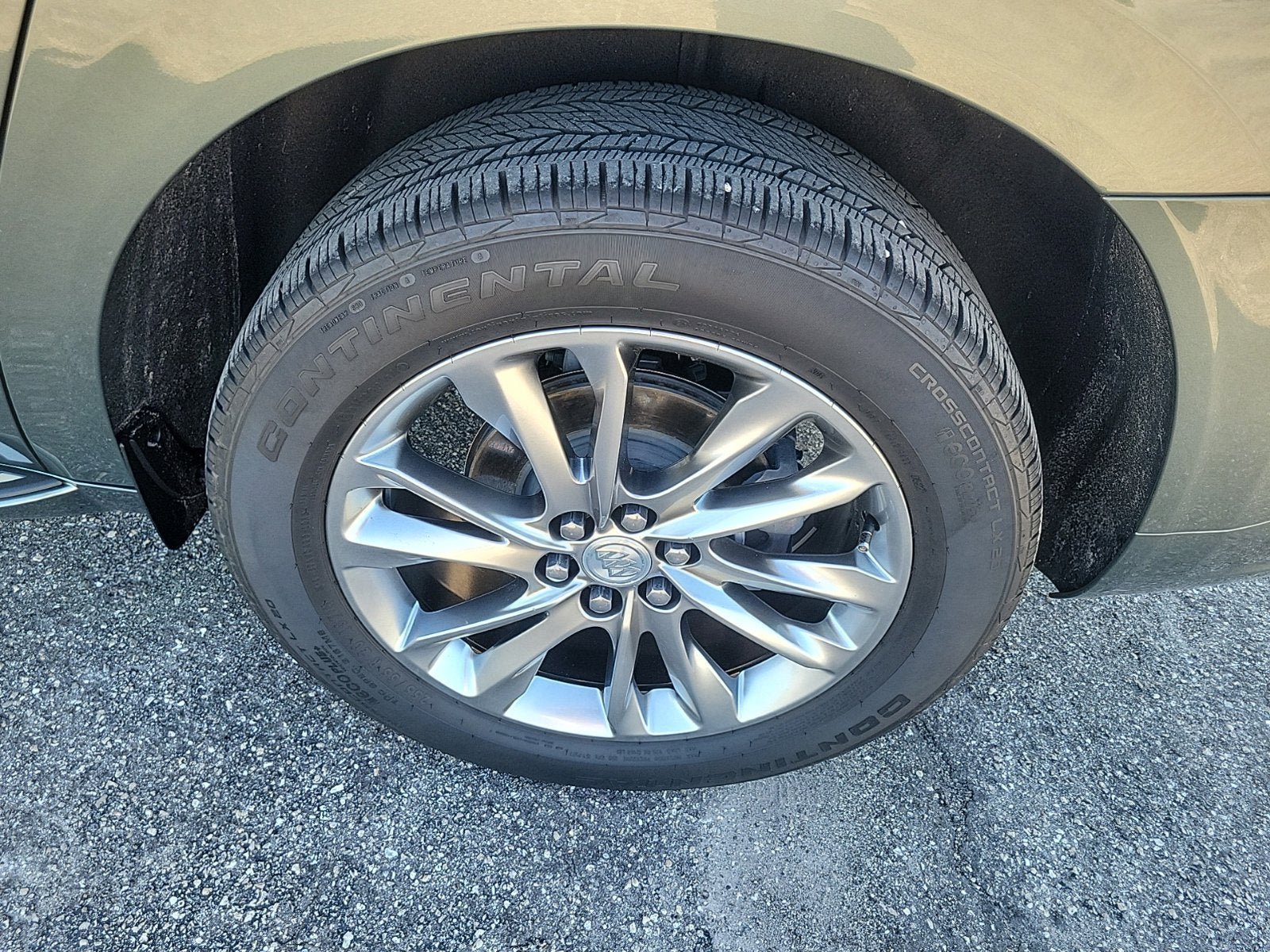 Used 2022 Buick Enclave Avenir w/ Avenir Technology Package FWD image 9