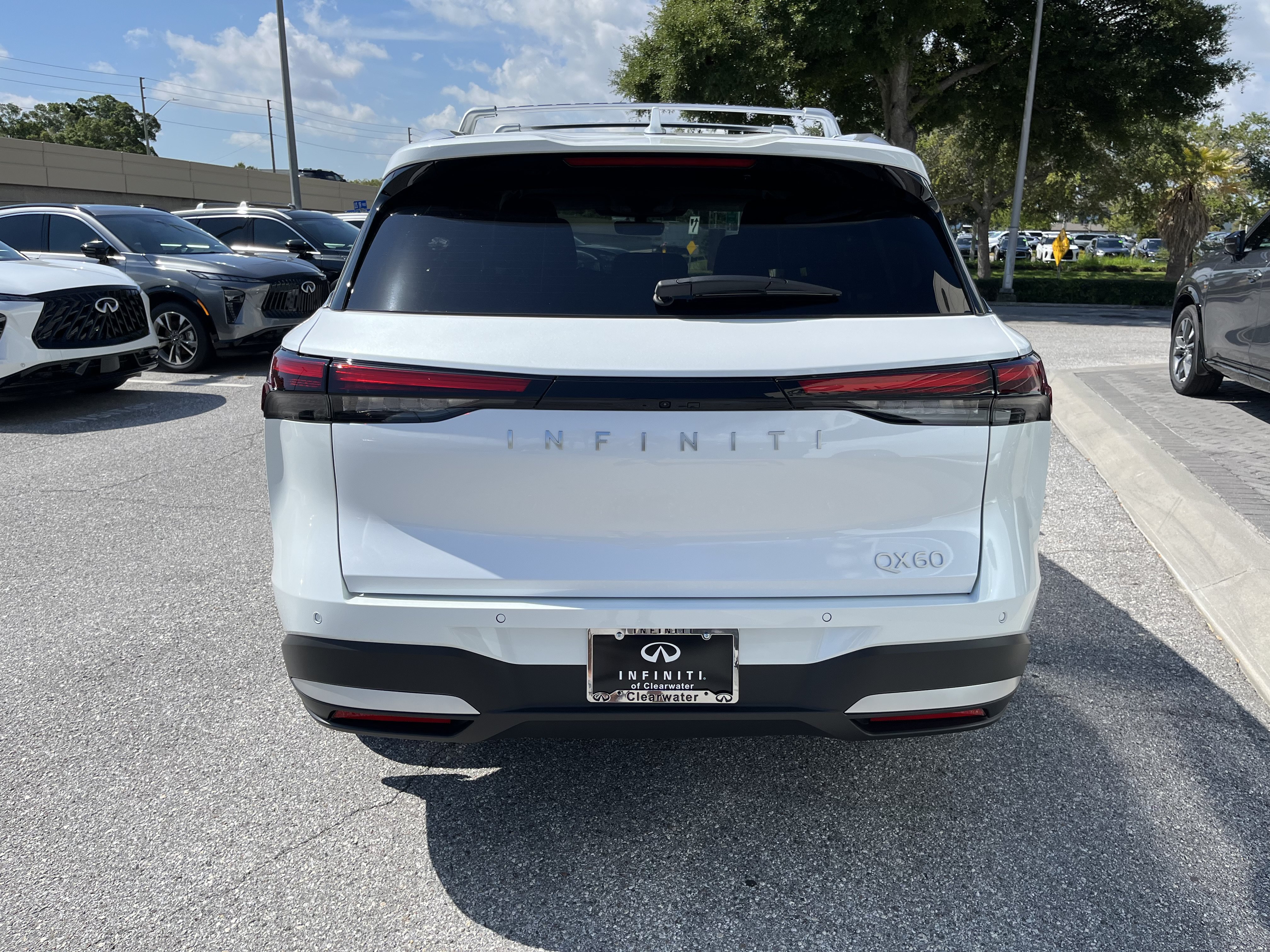 New 2027 INFINITI QX60 Luxe w/ Cargo Package FWD image 4