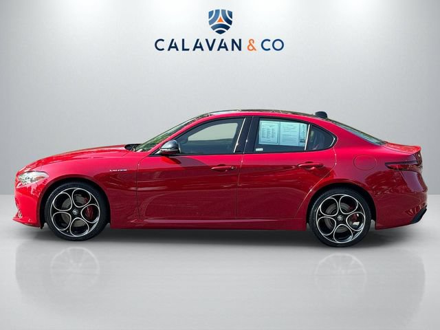 Used 2022 Alfa Romeo Giulia Veloce AWD/4WD image 4