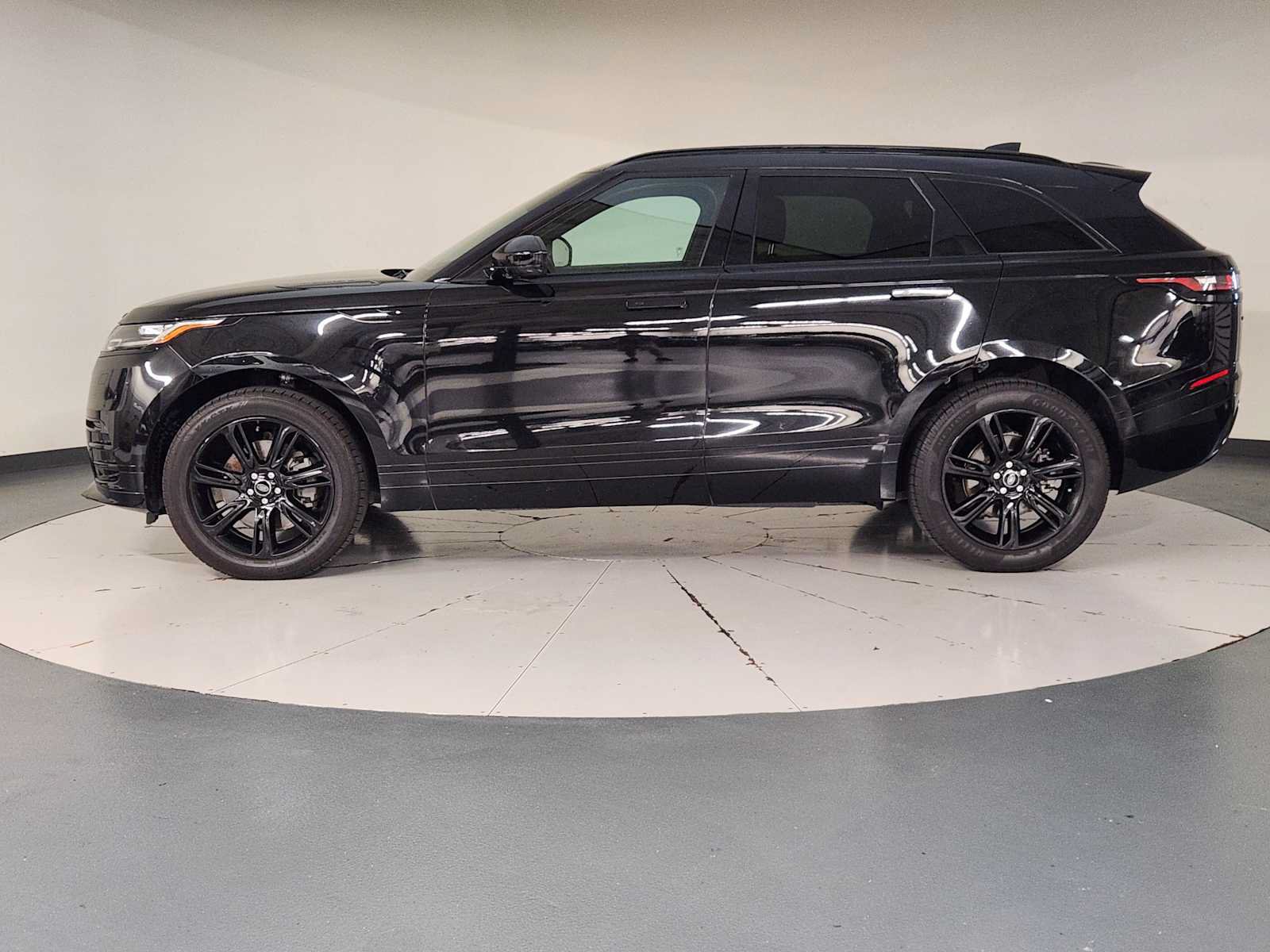 Used 2023 Land Rover Range Rover Velar R-Dynamic S AWD/4WD image 5