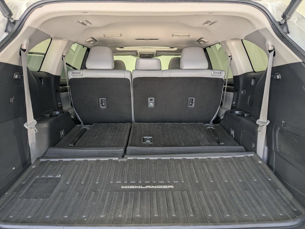 Used 2021 Toyota Highlander Limited FWD image 28