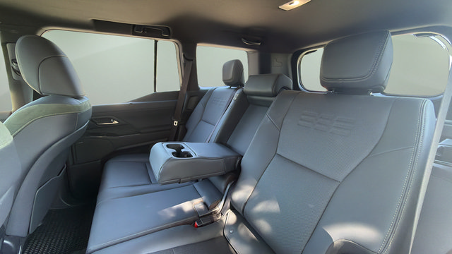 Used 2024 Lexus GX 550 AWD/4WD image 13