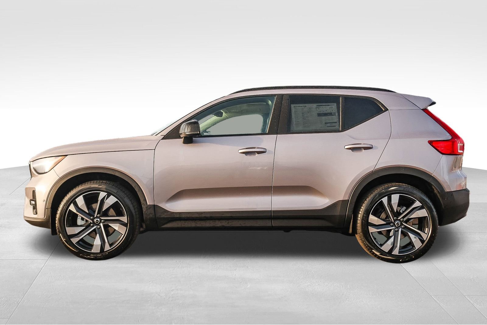 New 2026 Volvo XC40 B4 Plus w/ Climate Package FWD image 7