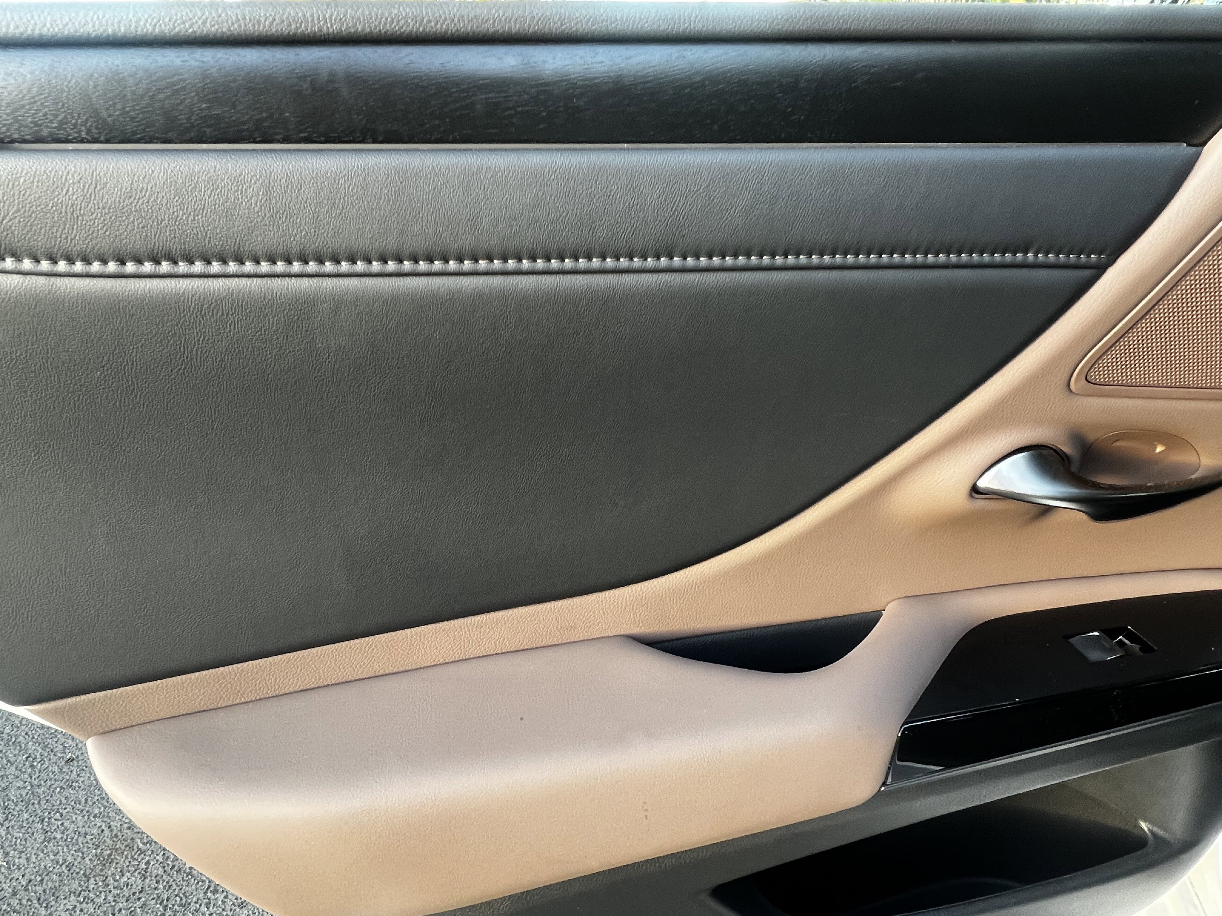 Used 2025 Lexus ES 300h w/ Premium Package image 29