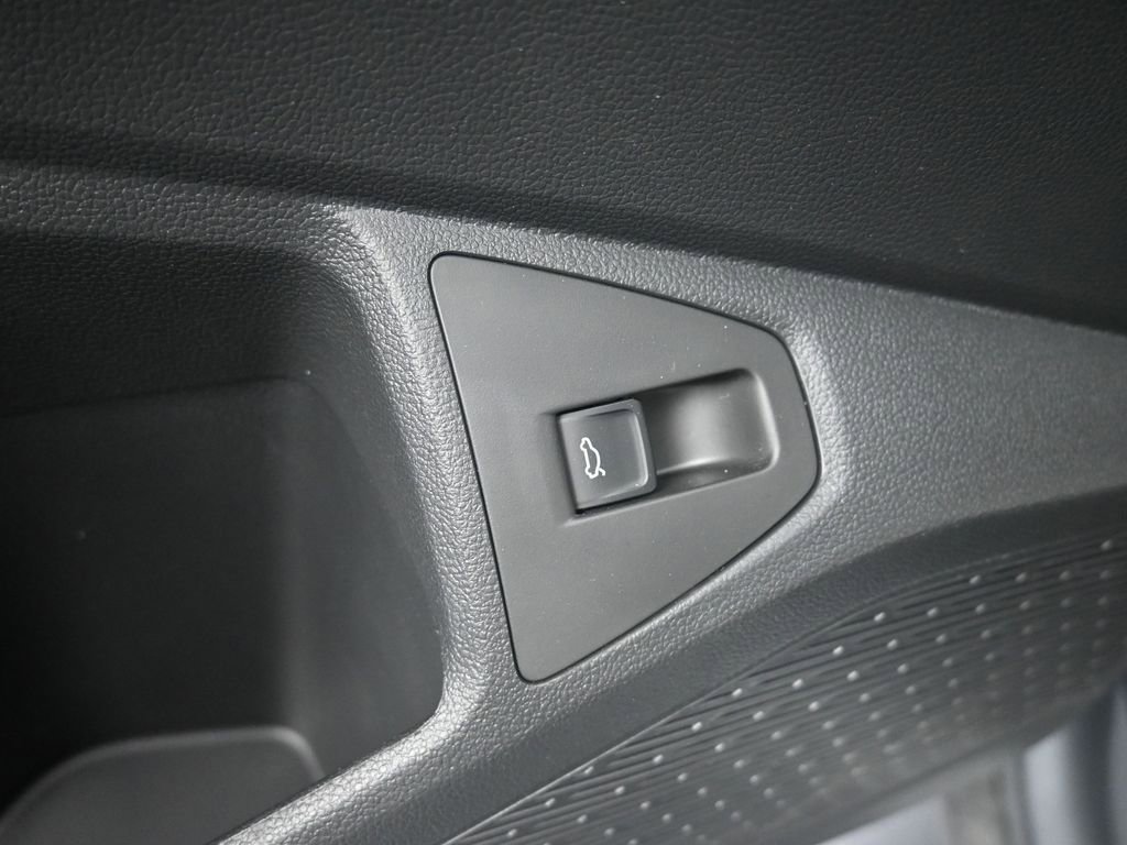 Used 2025 Volkswagen Jetta SE image 40