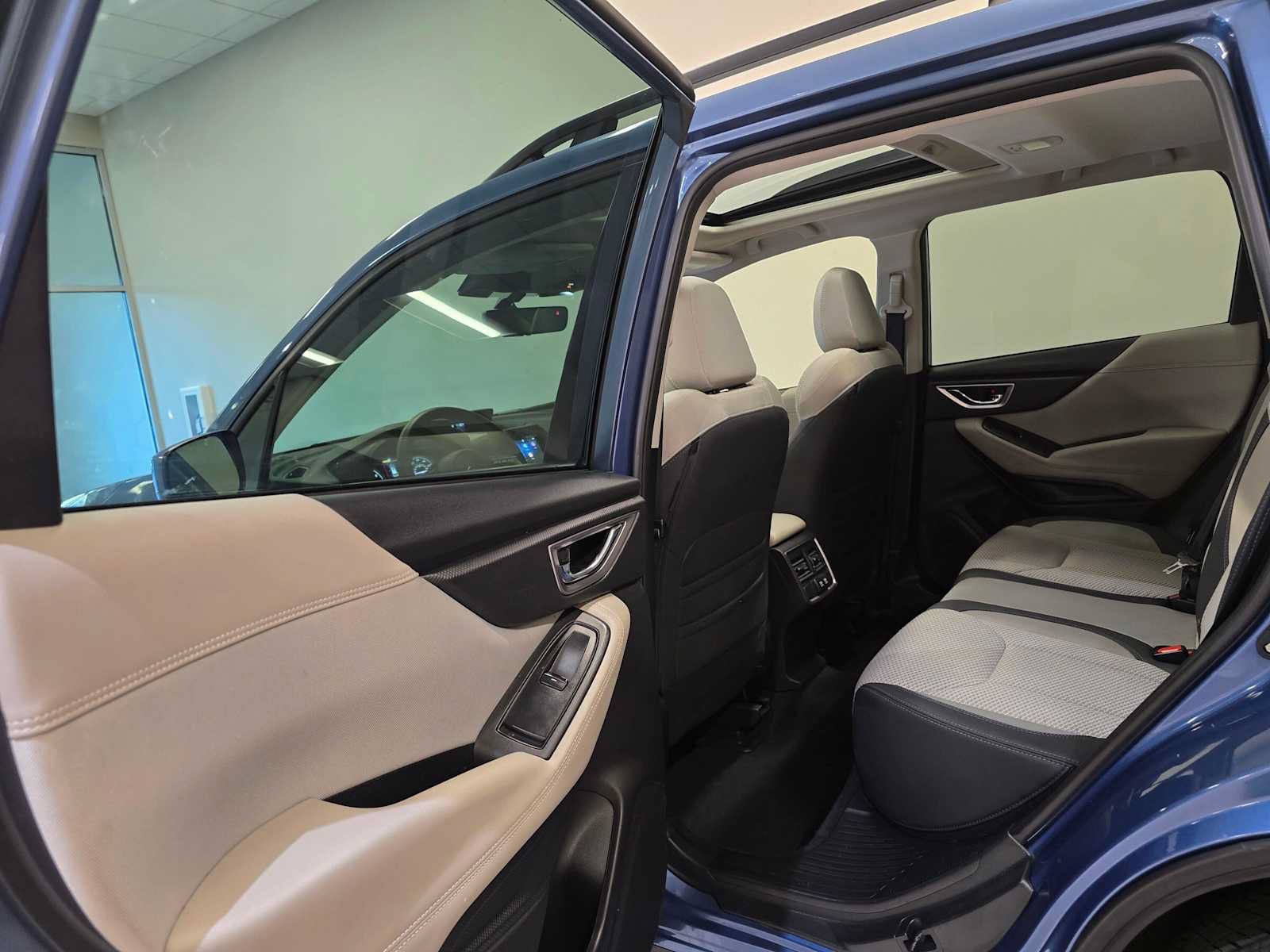Used 2023 Subaru Forester Premium AWD/4WD image 25