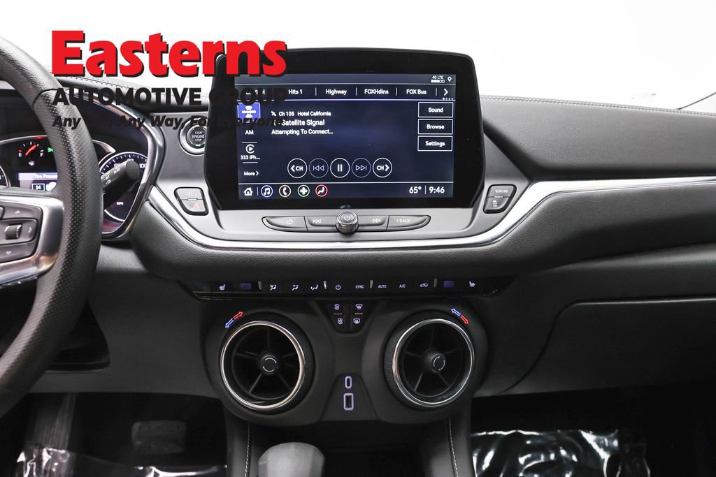 Used 2025 Chevrolet Blazer LT FWD image 12