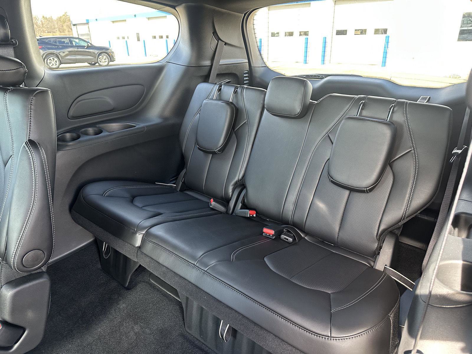 Used 2026 Chrysler Voyager LX image 13