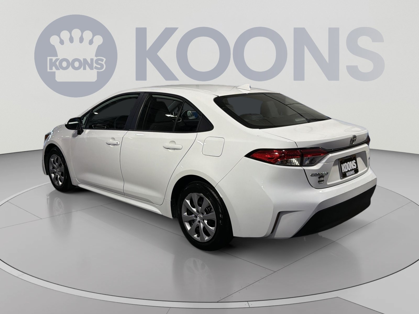 Used 2025 Toyota Corolla LE FWD image 4