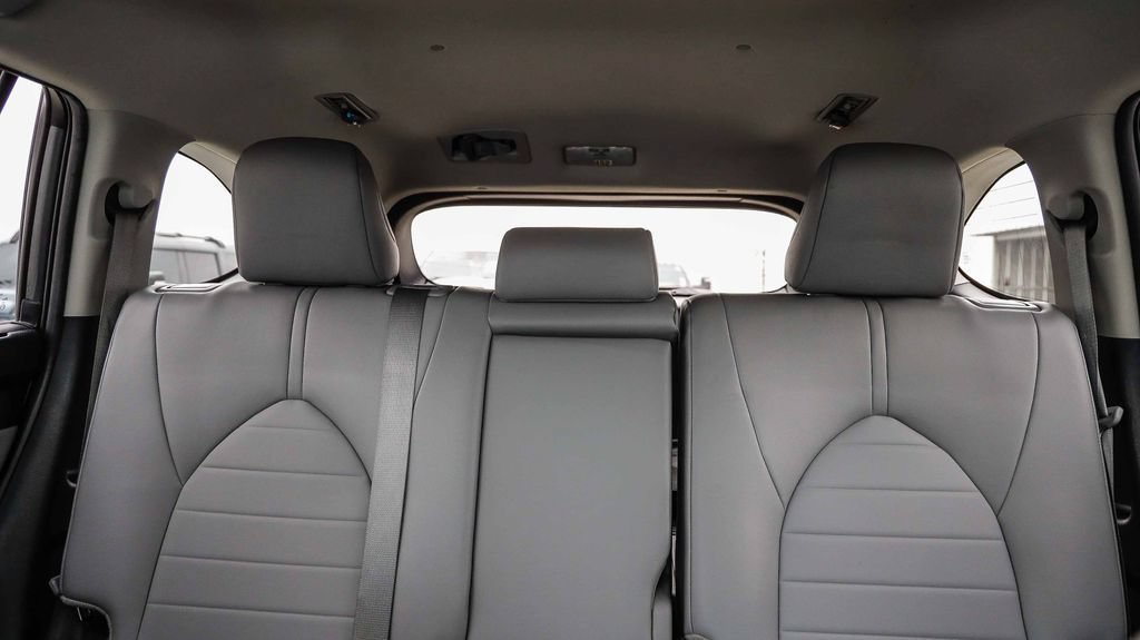 Used 2024 Toyota Highlander XLE AWD/4WD image 27