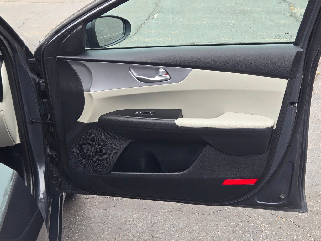 Used 2023 Kia Forte LXS image 5
