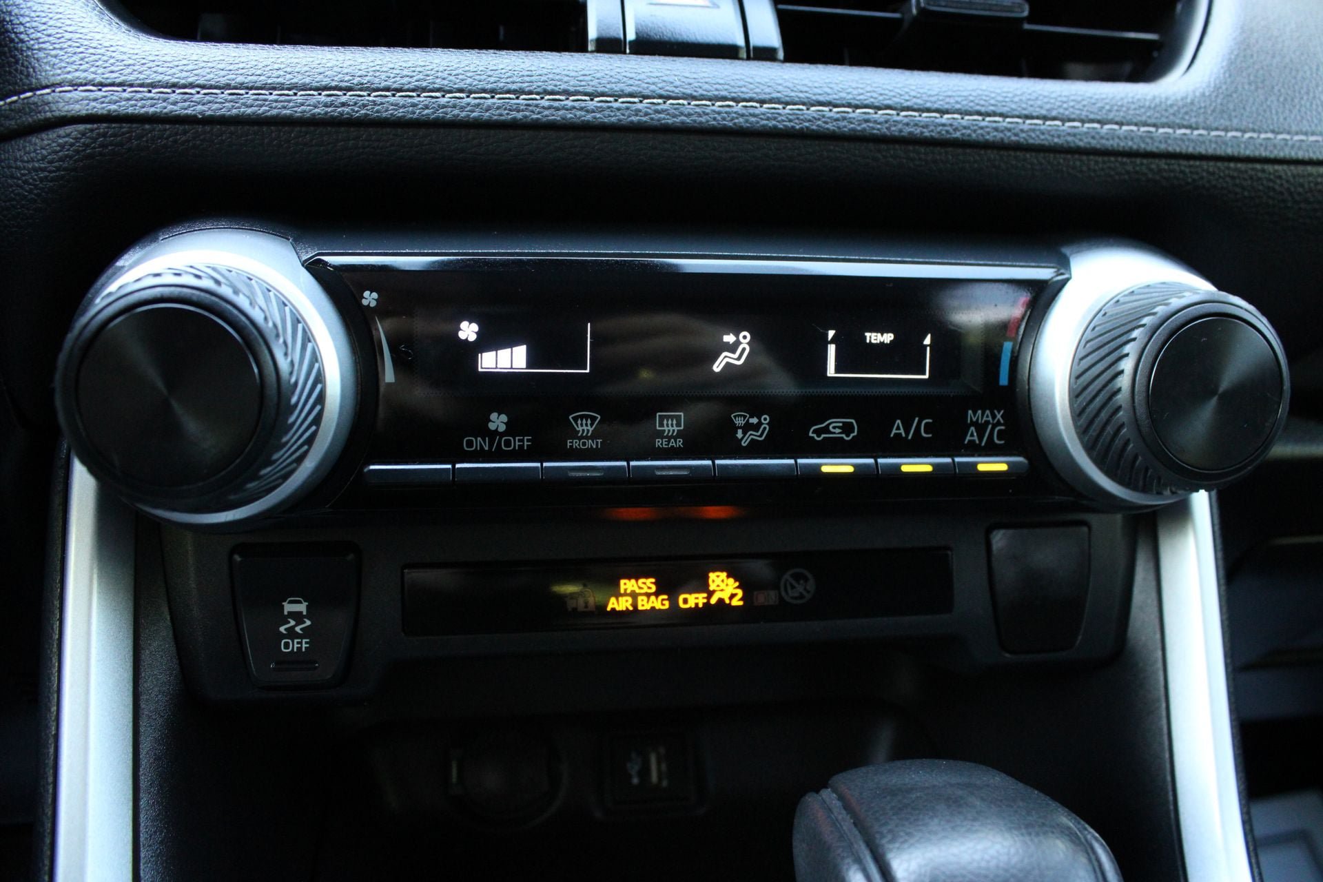 Used 2023 Toyota RAV4 LE FWD image 33