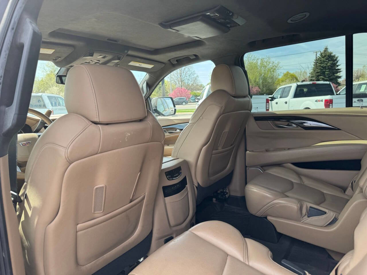 Used 2020 Cadillac Escalade ESV Platinum AWD/4WD image 13