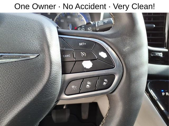 Used 2023 Chrysler Pacifica Touring-L FWD image 18