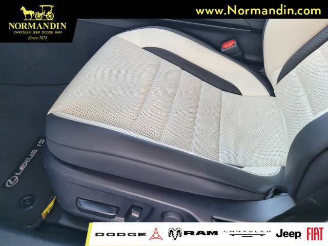 Used 2023 Lexus IS 350 F Sport w/ Navigation Package RWD image 16