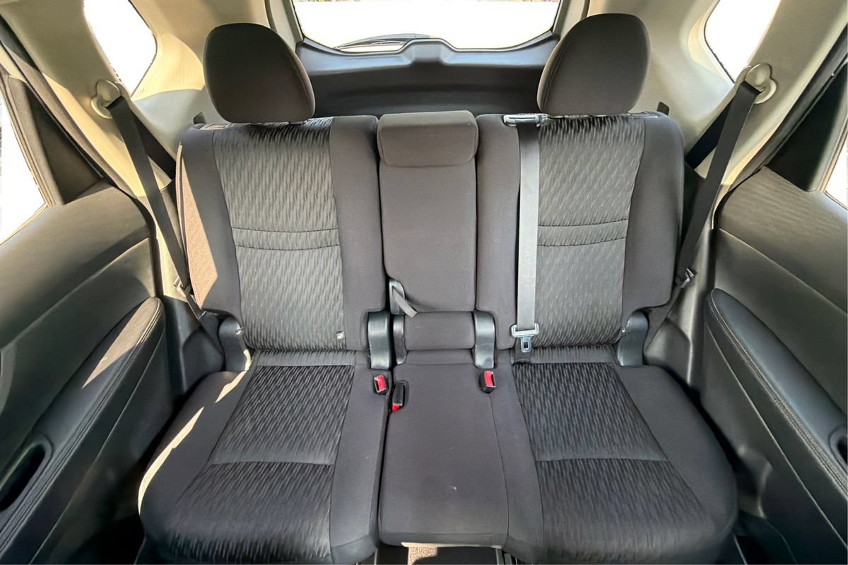 Used 2018 Nissan Rogue SV w/ Premium Package AWD/4WD image 13
