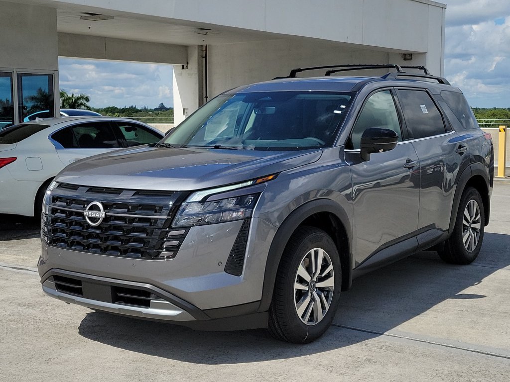 New 2026 Nissan Pathfinder SL w/ Cargo Package FWD image 3