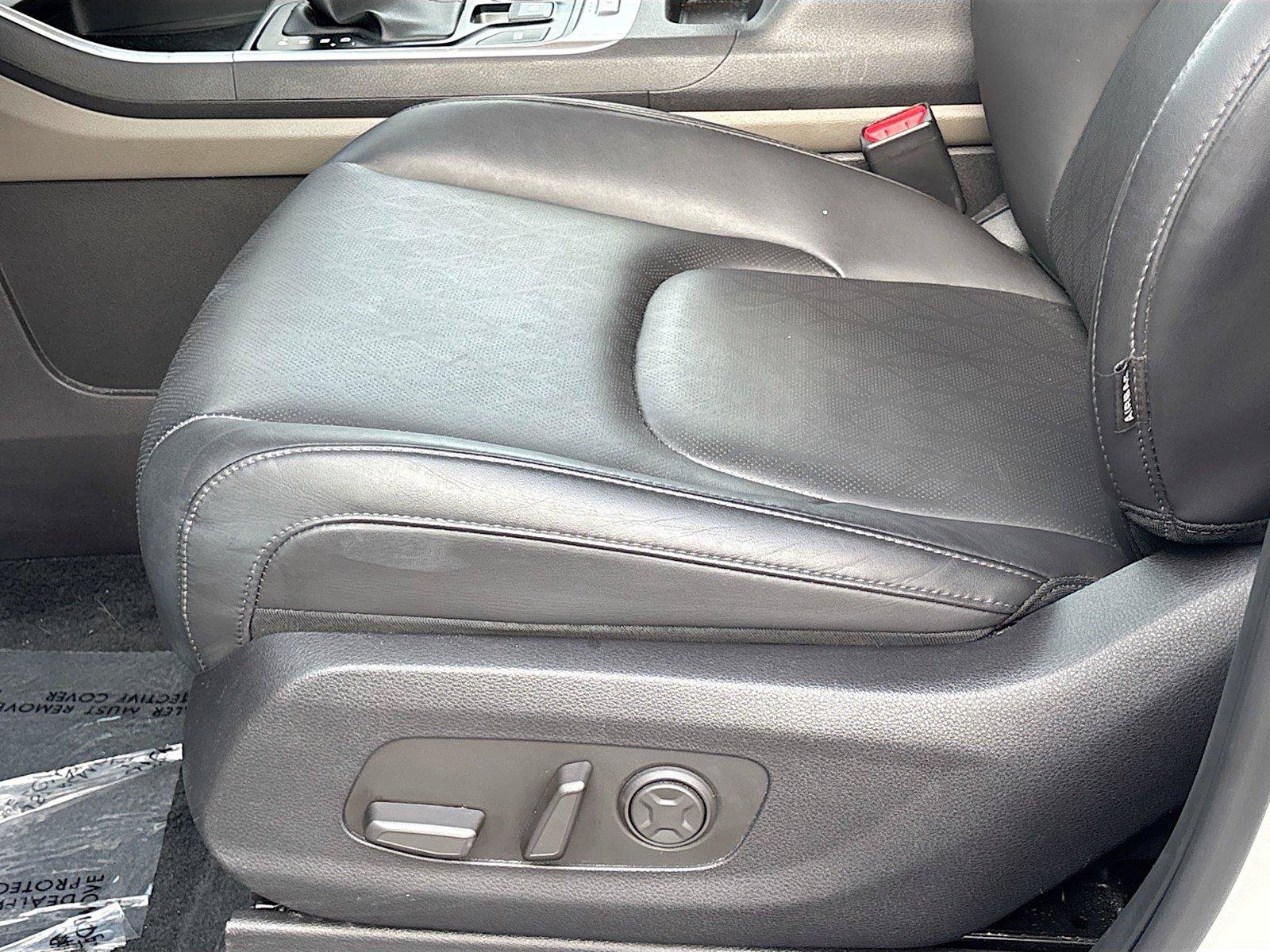 Used 2025 Kia Carnival FWD image 22