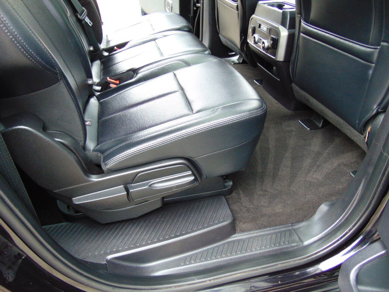 Used 2019 Ford Expedition Max XLT w/ Equipment Group 202A AWD/4WD image 18