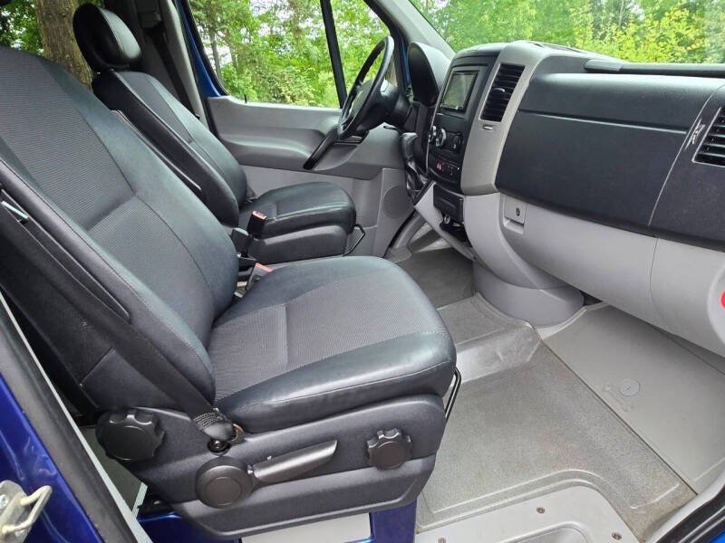 Used 2008 Dodge Sprinter 2500 w/ Accessory Group RWD image 2