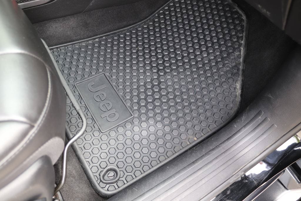 Used 2021 Jeep Cherokee Trailhawk AWD/4WD image 12