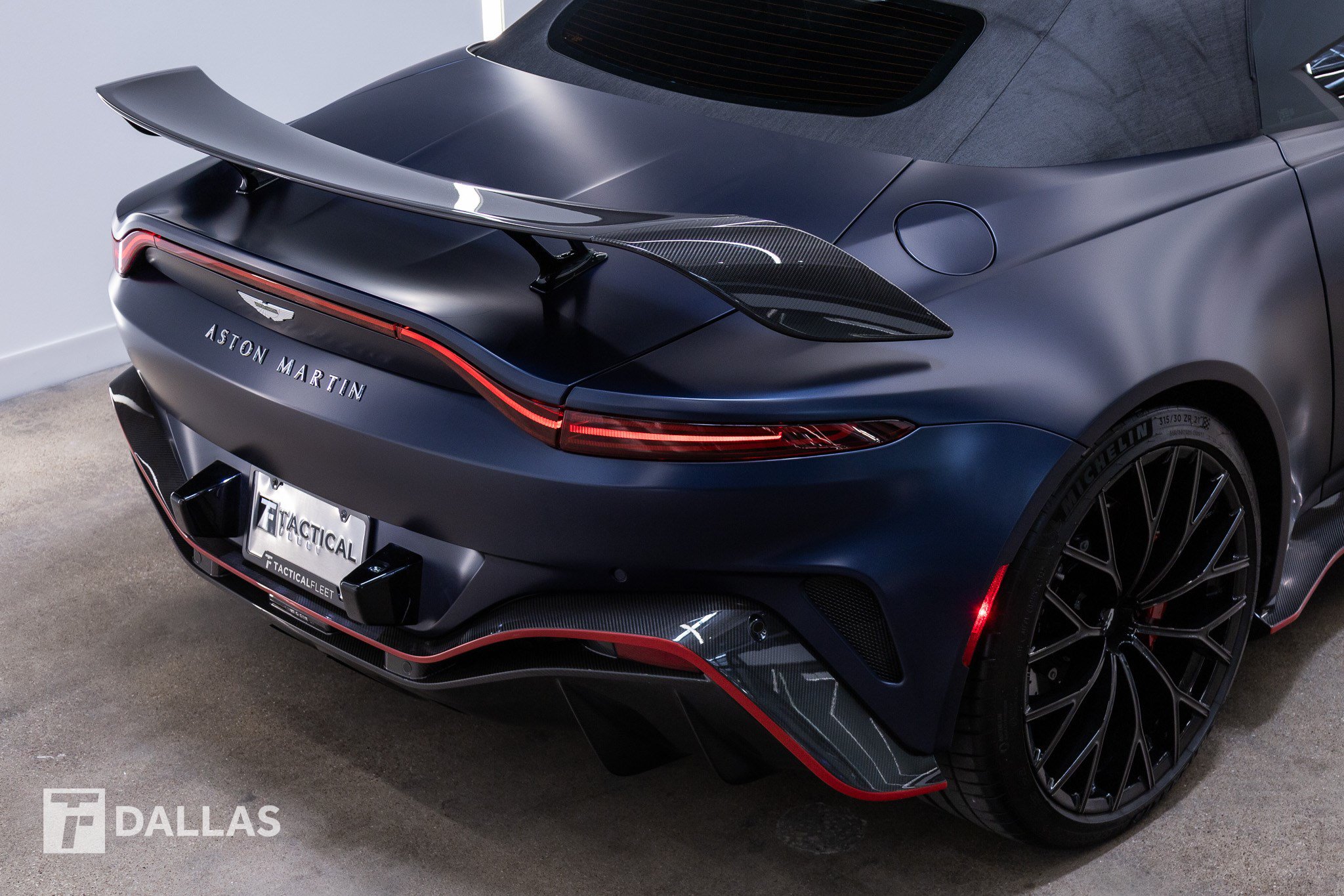 Used 2023 Aston Martin V12 Vantage Roadster RWD image 19