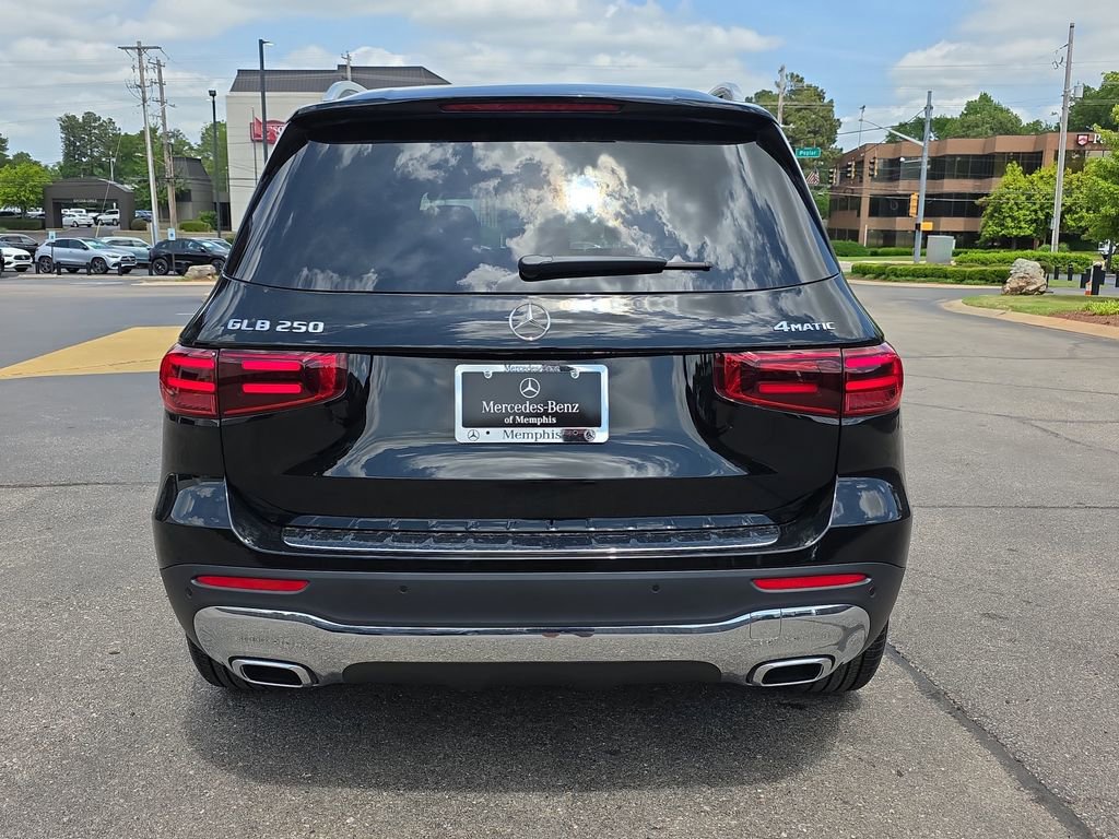 Used 2026 Mercedes-Benz GLB 250 4MATIC image 4