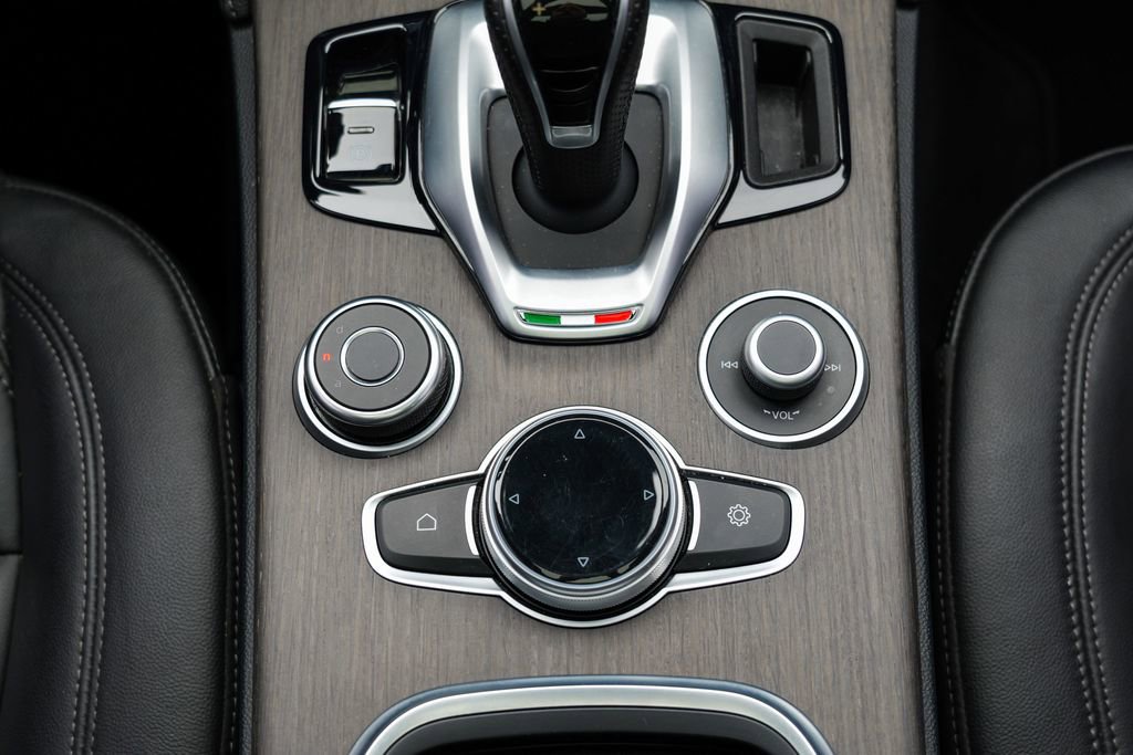 Used 2022 Alfa Romeo Stelvio Ti image 55