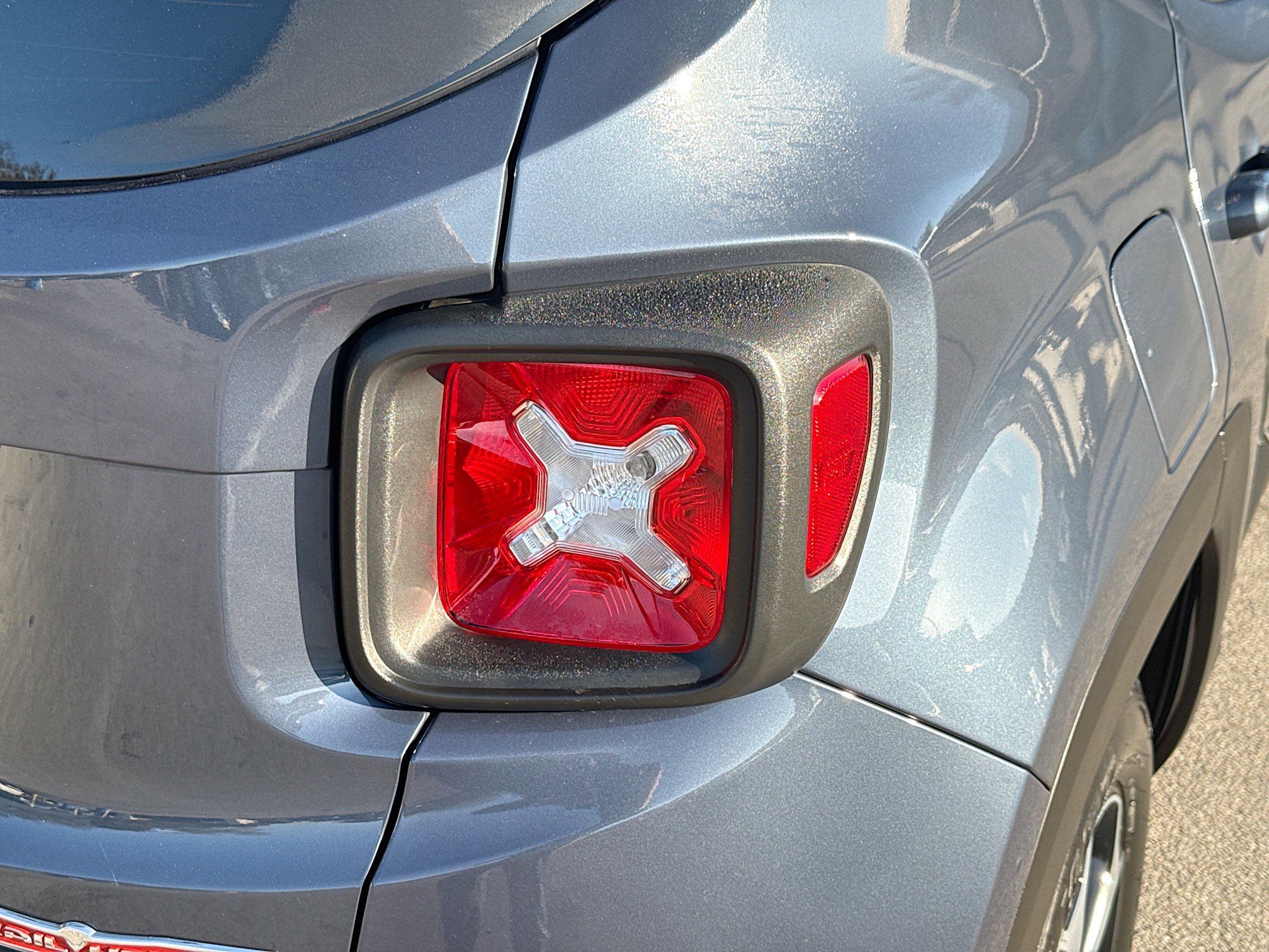 Used 2022 Jeep Renegade Trailhawk image 27