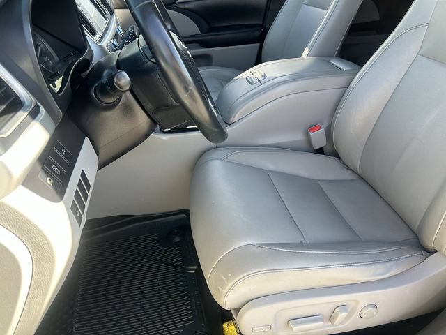 Used 2018 Toyota Highlander XLE AWD/4WD image 22