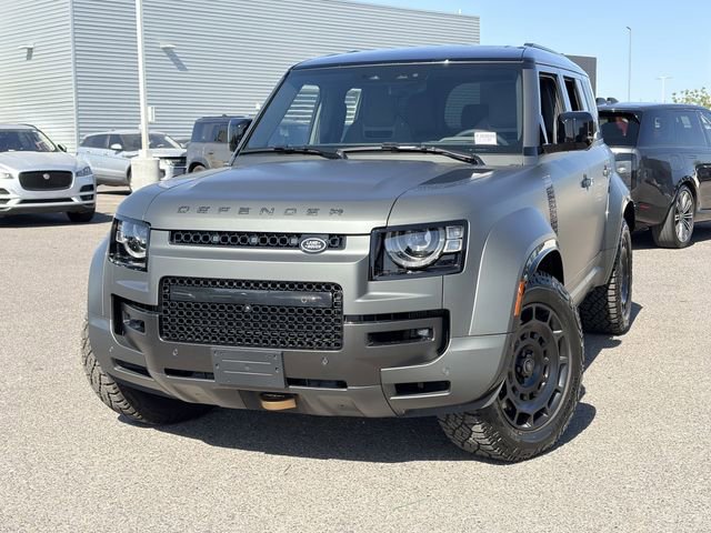 Used 2025 Land Rover Defender 110 AWD/4WD image 3