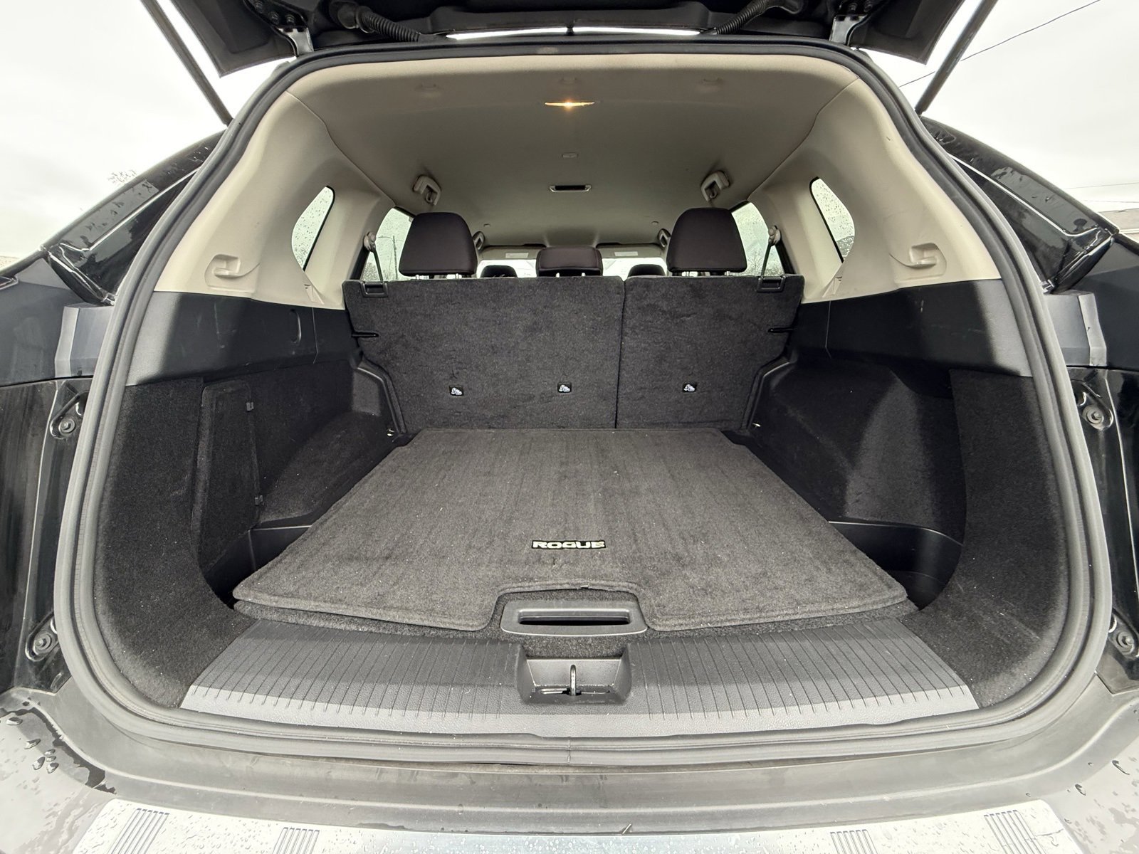 Used 2023 Nissan Rogue SV image 24