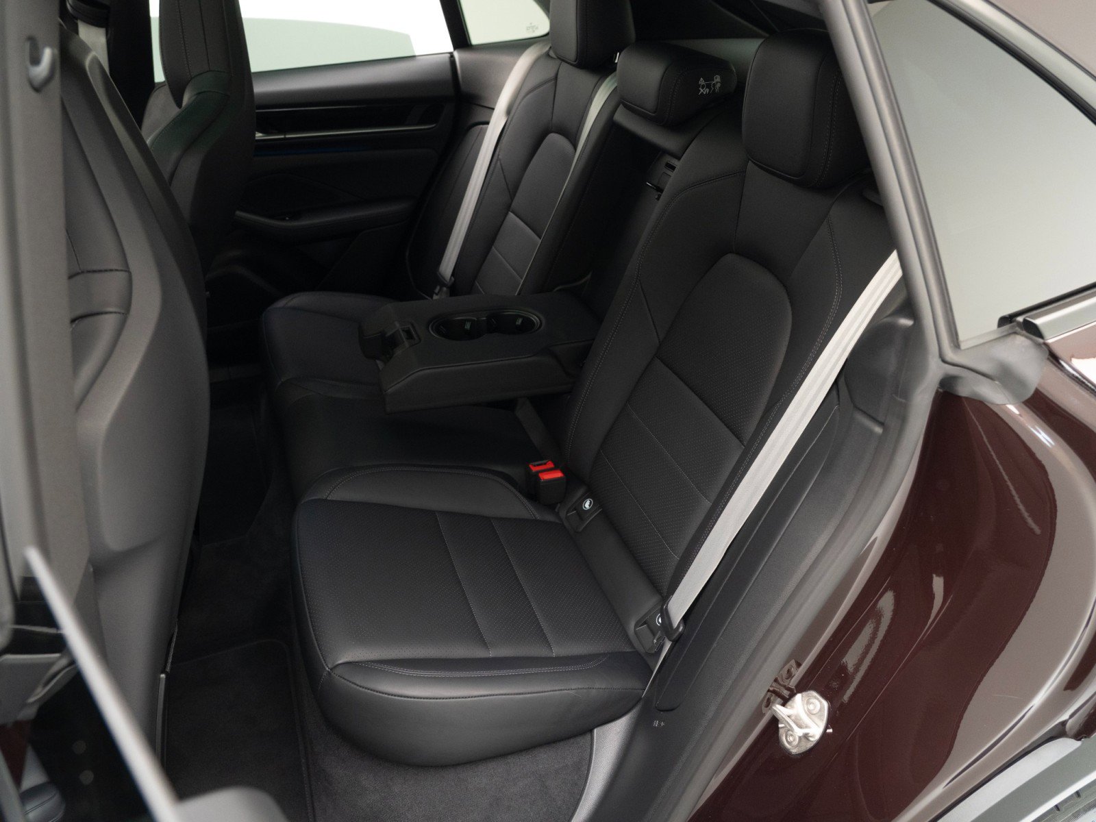 Certified 2025 Porsche Macan Electric image 30