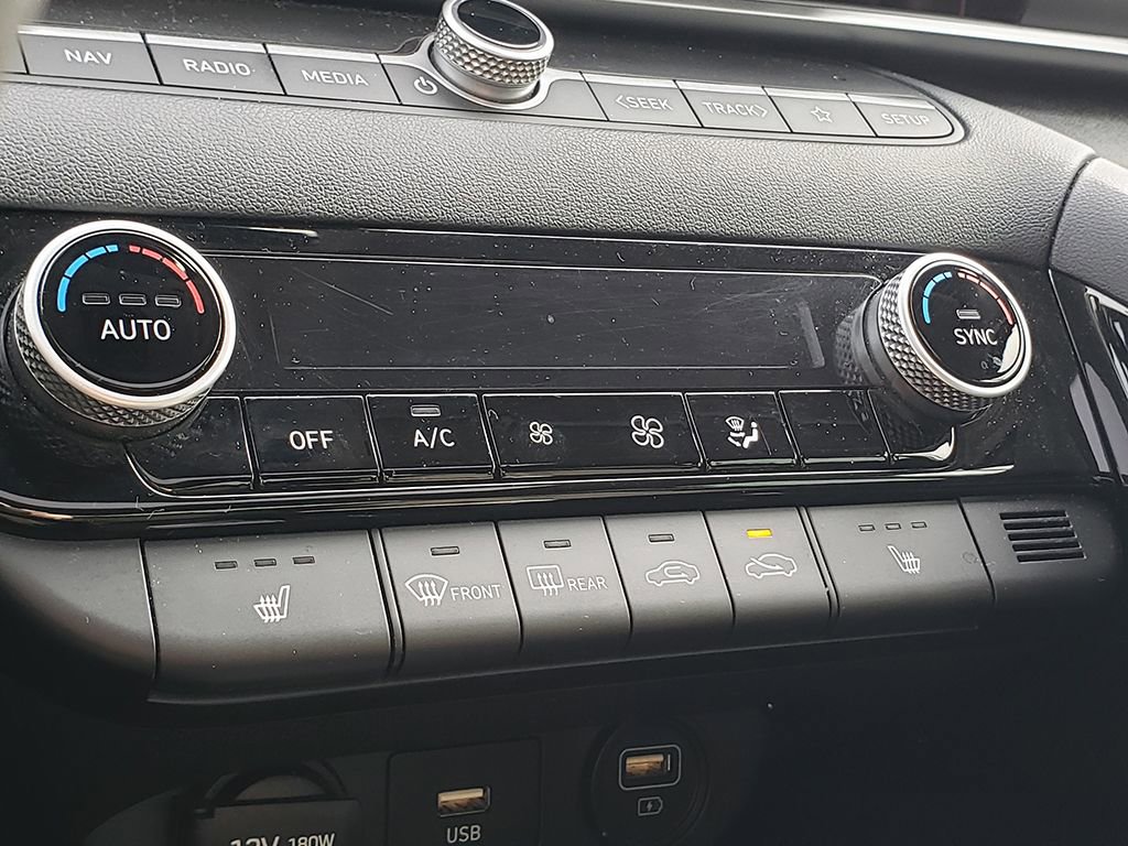 Used 2021 Hyundai Elantra Limited image 22