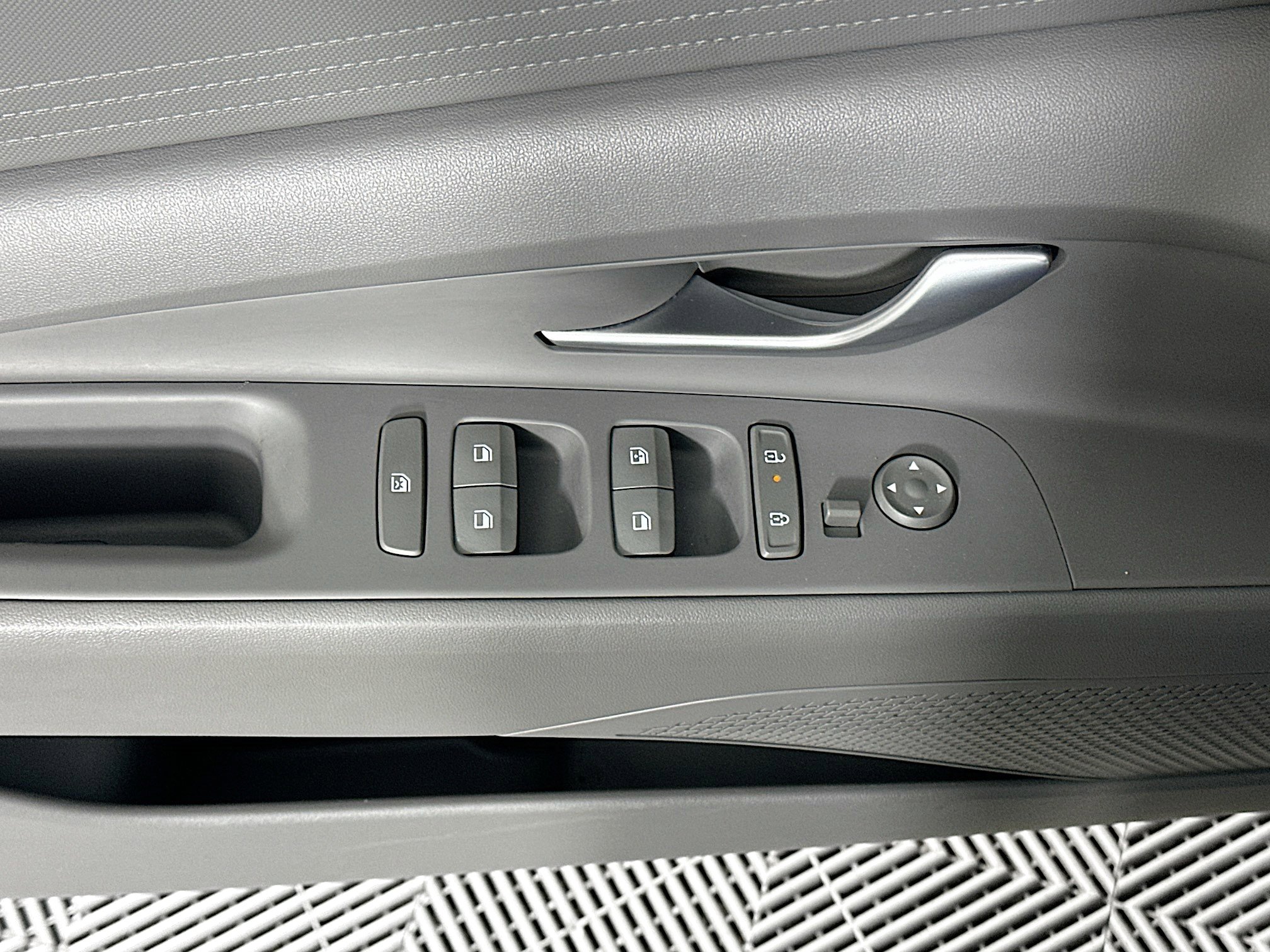 Used 2024 Hyundai Elantra SEL image 15