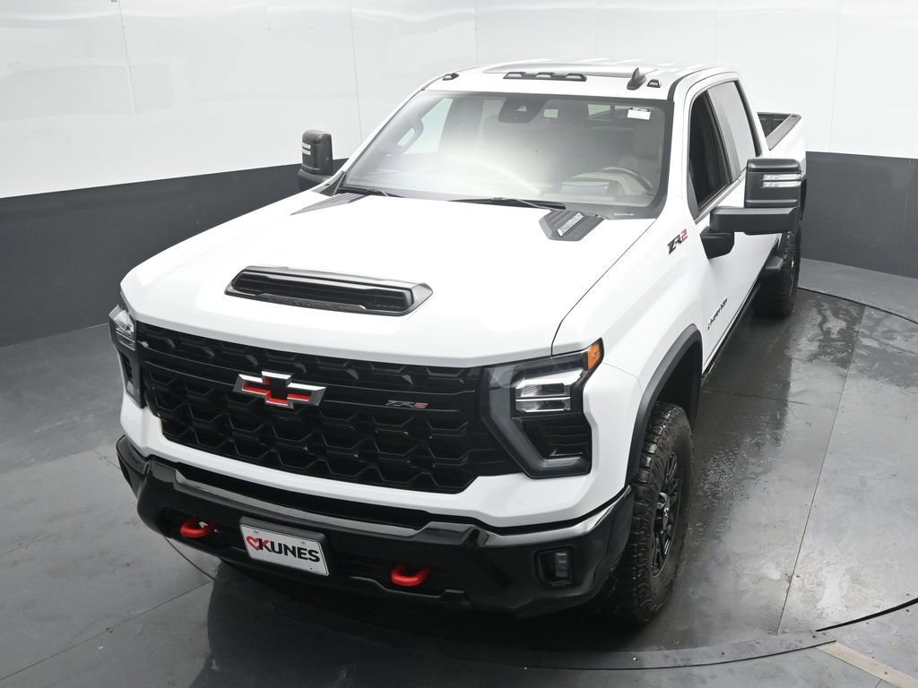 Used 2024 Chevrolet Silverado 2500 ZR2 w/ Technology Package image 40