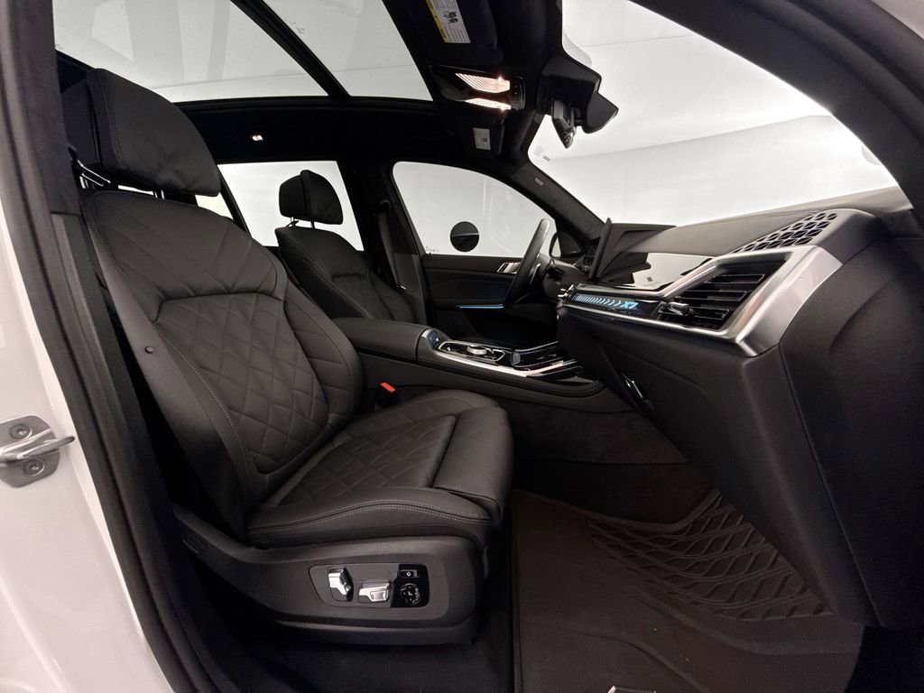 Used 2026 BMW X7 xDrive40i w/ M Sport Package image 28