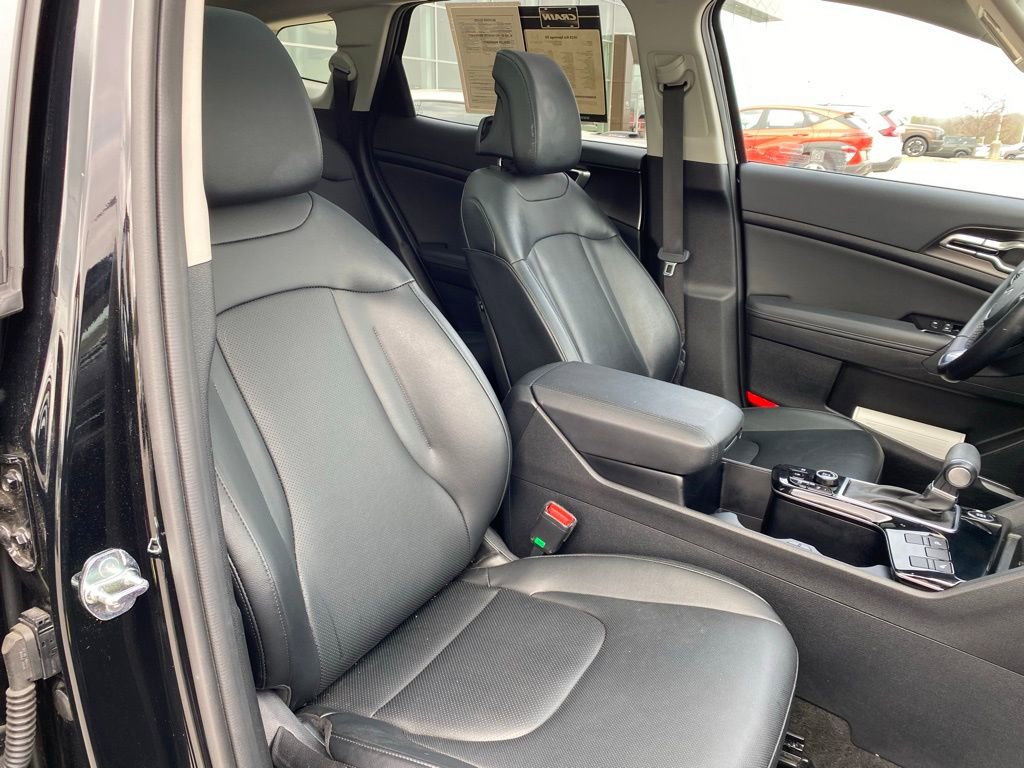 Used 2025 Kia Sportage EX w/ Premium Package image 34