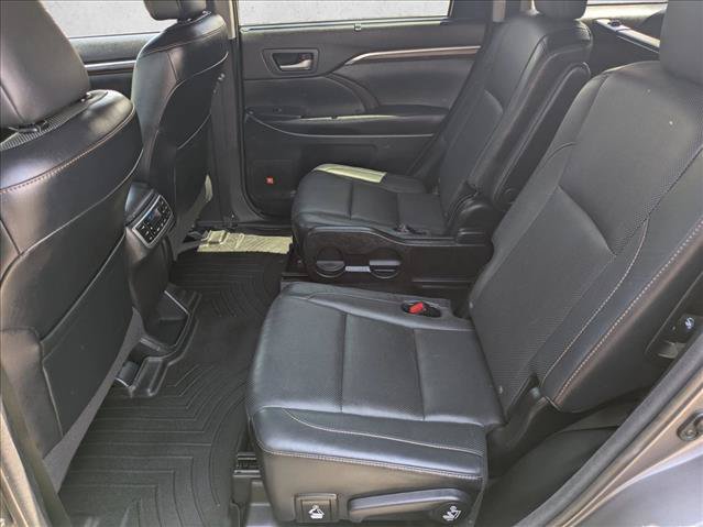 Used 2016 Toyota Highlander Limited Platinum AWD/4WD image 17