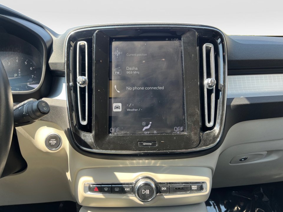 Used 2019 Volvo XC40 T4 Momentum image 19