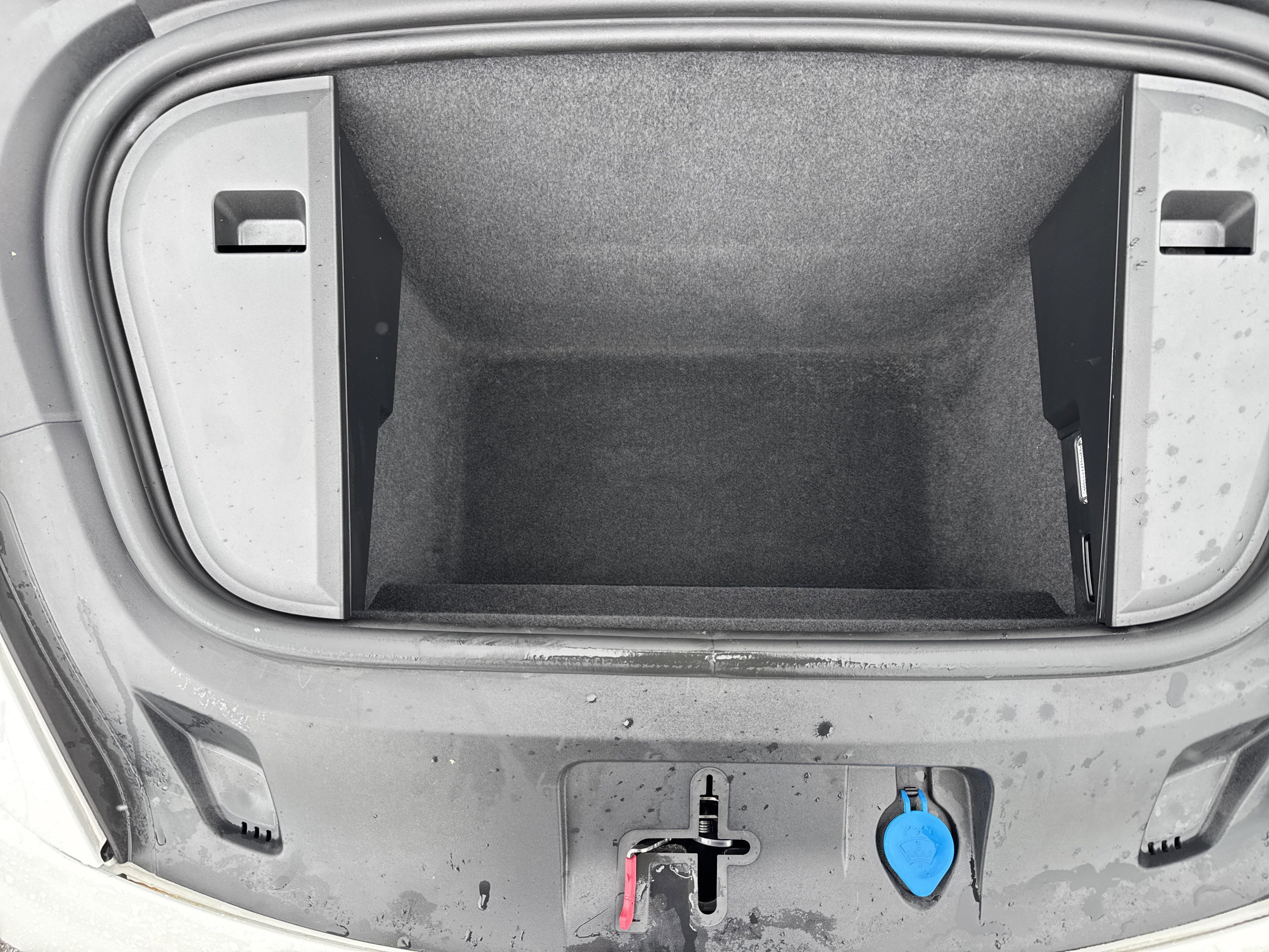 Used 2022 Porsche Taycan RWD image 32