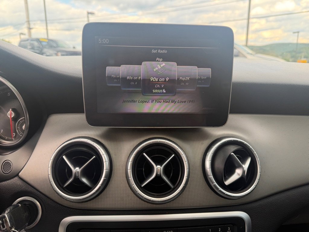 Used 2017 Mercedes-Benz CLA 250 4MATIC image 32