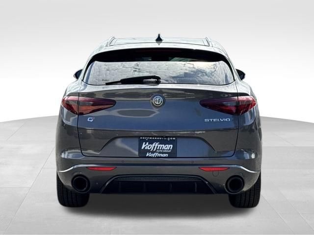 Used 2022 Alfa Romeo Stelvio Veloce AWD/4WD image 7